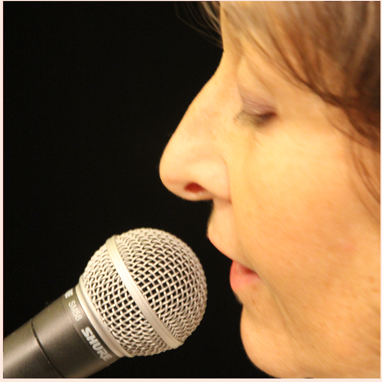 Blandine Rique chantant